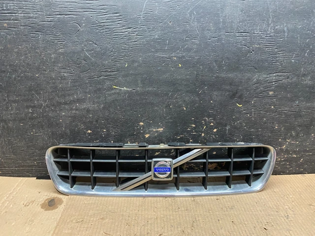 2004 to 2007 Volvo S40 V50 Front Upper Grille Grill 08678555 OEM X0117 DG
