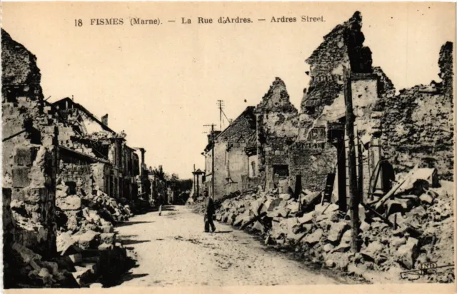 CPA AK Militaire - Fismes - La Rue d'Ardres - Ruines (697311)