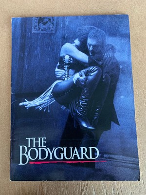  Foto zu THE BODYGUARD (1992) Movie Press Kit Kevin Costner Whitney Houston Gary 
