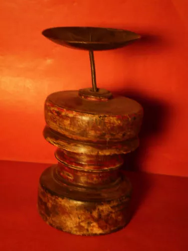 Ancien pied de lit reconverti en Bougeoir , Inde  N° 10
