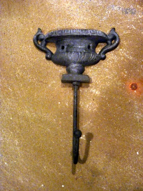 Cast Iron Metal Urn Coat Hat Kitchen Towel Bathroom Wall Hook Home Garden Decor