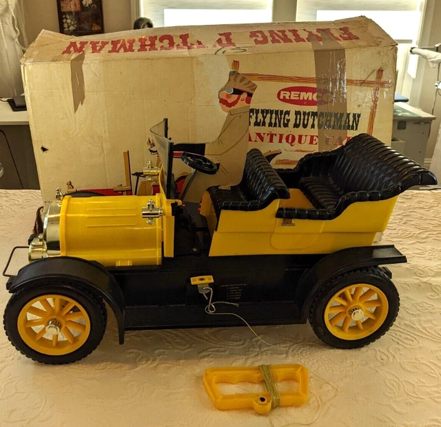 VINTAGE REMCO FLYING DUTCHMAN ANTIQUE CAR Motorized U-Control Tether