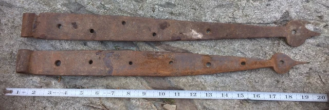 Antique Pair Of Maine Salvage Barn Hinges Wrought Iron Spade Heads 19.5” + 19”