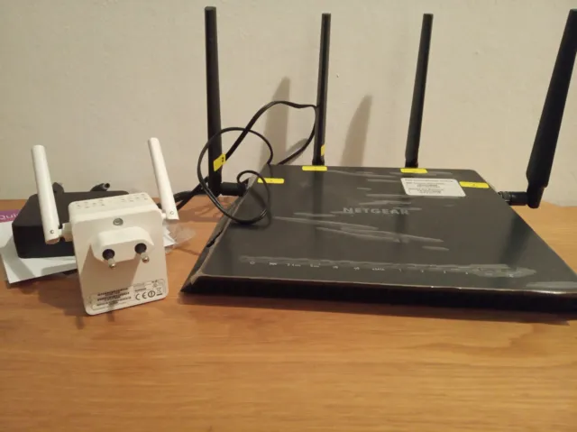 Modem Router Gaming WiFi Nighthawk X4S AC2600 D7800 + ripetitore Netgear EX3700