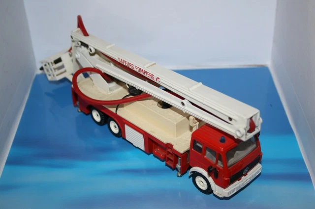 CAMION MERCEDES GRANDE Échelle Pompiers Siku EUR 26,50 - FR
