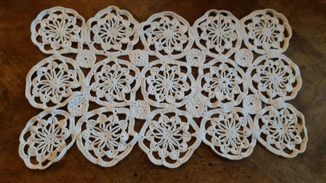 Napperon Round En Dentelle Au Crochet - 38 à 43 Cm - Fait Main - Déco Table Rustique - 6 Pétales