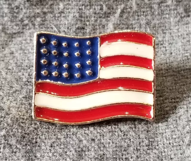 LMH Pin Pinback Tie Lapel Brooch AMERICAN FLAG Stars Stripes America Waving b