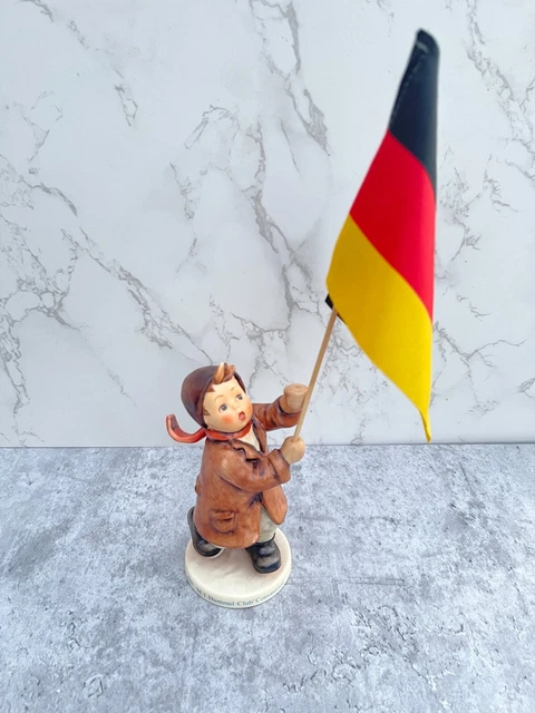 Goebel "CALL TO GLORY"  #739/1  Signed by Master sculptor Gerhard Skrobek
