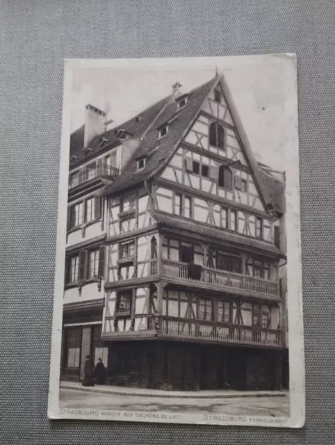 Carte postale ancienne BAS-RHIN STRASBOURG marché-aux-cochons-de-lait Delhaus