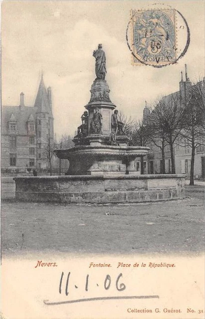 CPA 58 NEVERS FONTAINE PLACE DE LA REPUBLIQUE (dos non divisé)