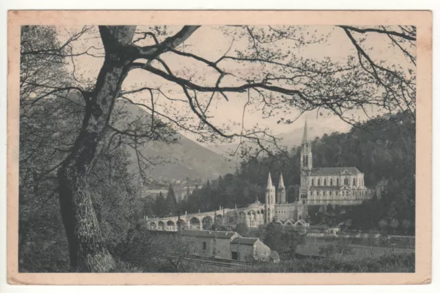 Cpa 65 - Lourdes - La Basilique (Hautes-Pyrénées) Écrite