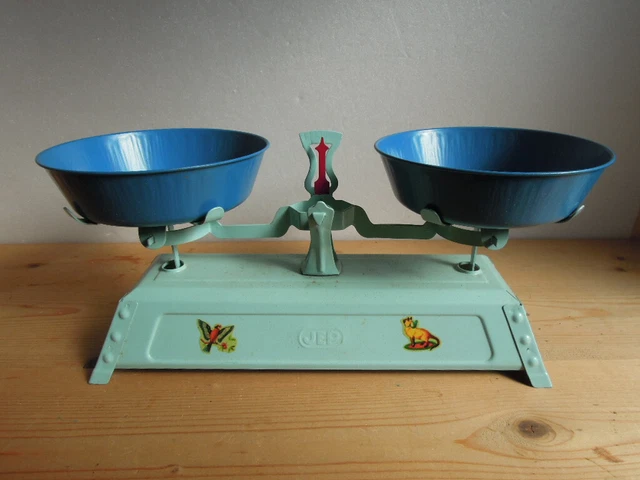 Ancienne Petite Balance Jouet 1 Kg – Métal, Vintage, Fabrication Française