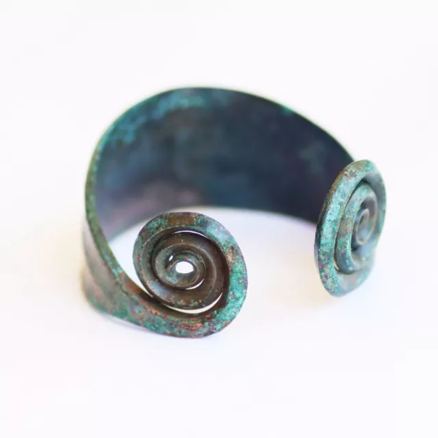 Precioso Brazalete Edad Del Bronce Con Terminaciones En Espiral. Cultura Koban Precioso Brazalete Edad Del Bronce Con Terminaciones En Espiral. Cultura Koban