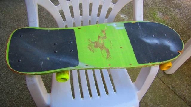 Skateboard Vintage Fluo – Années 80/90, Planche Ancienne, Bonne Condition