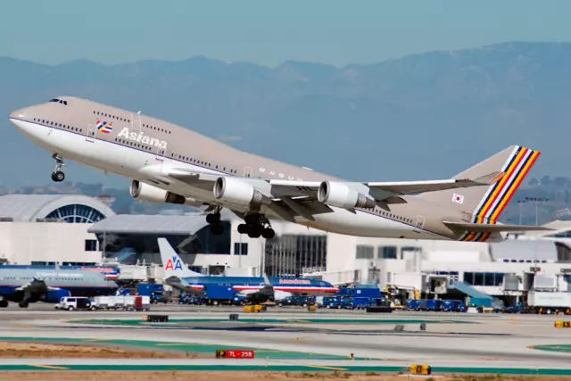 1:500 -/- Boeing B 747-48ESCD (747-400) Asiana Airlines ( Retro 1990 Livery )