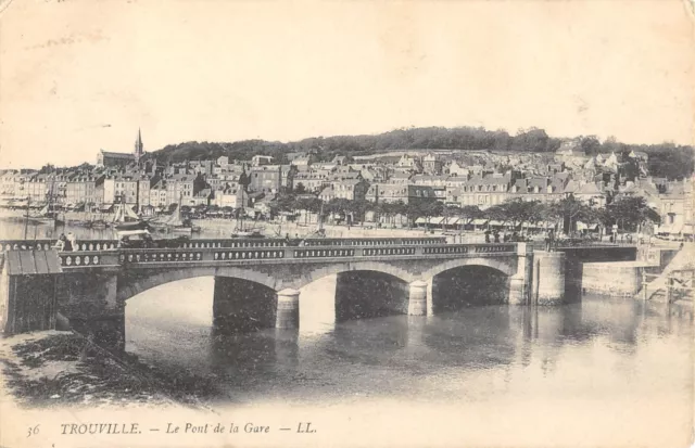 Cpa 14 Trouville Le Pont De La Gare