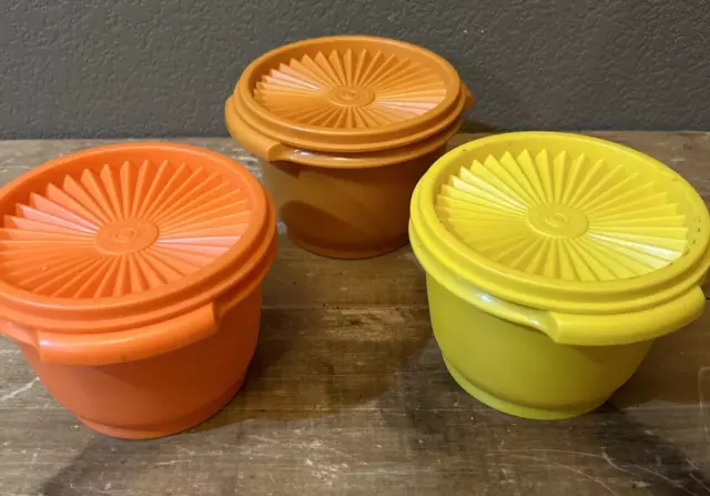 https://www.picclickimg.com/3IcAAOSwznBlVVtT/Vintage-Tupperware-Servalier-Containers-Bowls-with-Lids-USA.webp