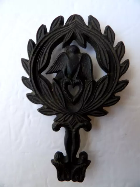 MINI VINTAGE Trivet Cast Iron Eagle with Wreath and Heart 4 1/4"