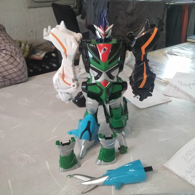 POWER RANGERS JUNGLE FURY TRANSFORMING BEAST MASTER MEGAZORD