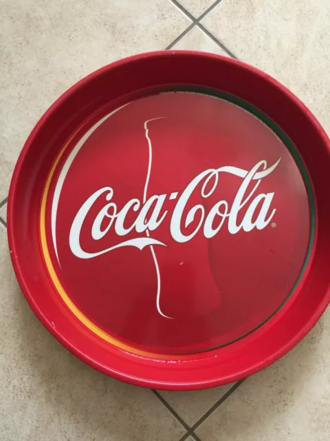 Coca Cola   Grande Vassoio In Lamiera  Bollo Rosso E Bottiglia Contour Cm 35,5