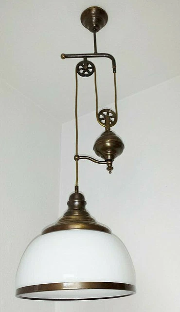 Lampada a sospensione regolabile in altezza
