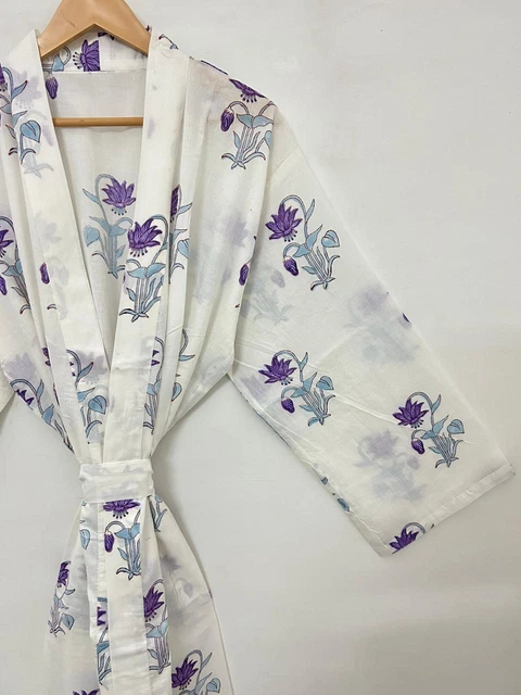 Pigiama lungo con stampa floreale blu e bianca - Italia Pigiama lungo con stampa floreale blu e bianca - Italia