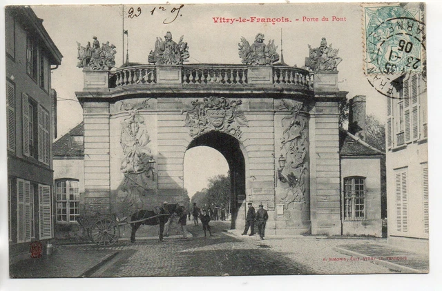 VITRY LE FRANCOIS - Marne - CPA 51 - la porte du pont vue N° 10