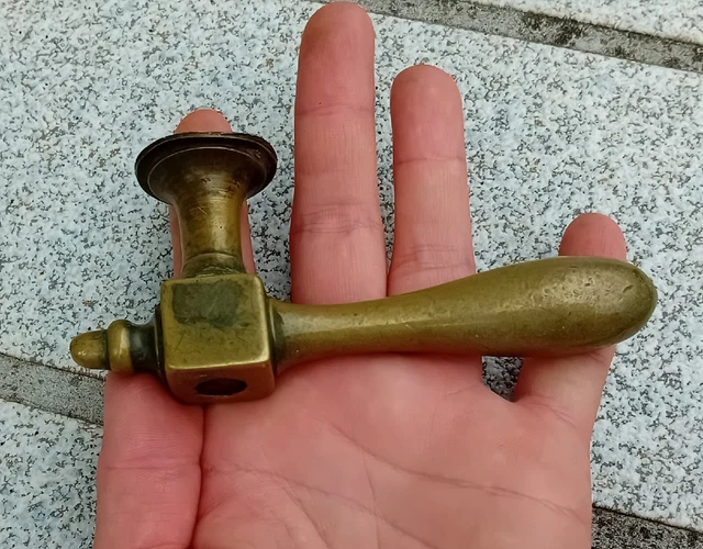 ANCIENNE POIGNEE DE porte en bronze ou laiton, longueur 12 cm EUR 15,00