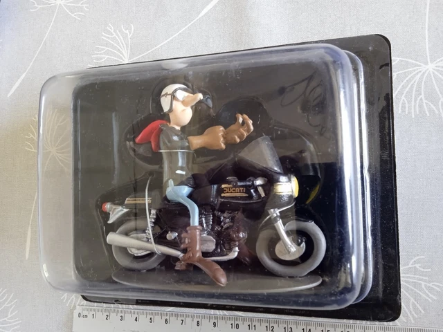 JOE sur sa MOTO GUZZI V7 750 de 1969 - Joe Bar Team Figures Series 1
