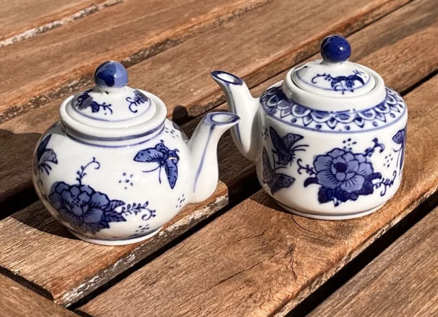 Chinese Blue and White Handpainted Porcelain Miniature Teapots Floral Butterfly