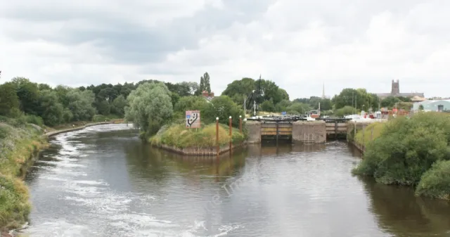 Photo 6x4 Diglis locks on the River Severn Worcester Viewed from the new  c2010
