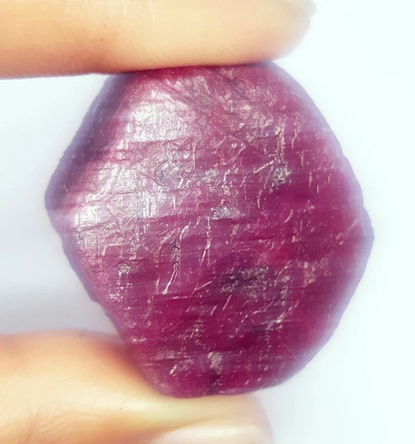 Rubs brut brut 122 carats, perre préceuse non tallée, rubs rouge