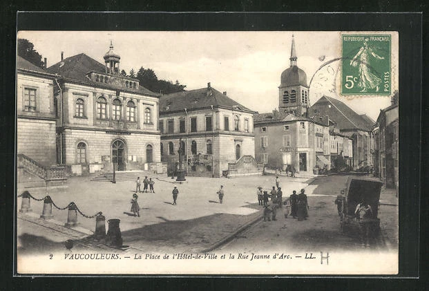 CPA Vaucouleurs, La Place de l´Hotel de Ville et la Rue Jeanne d´Arc