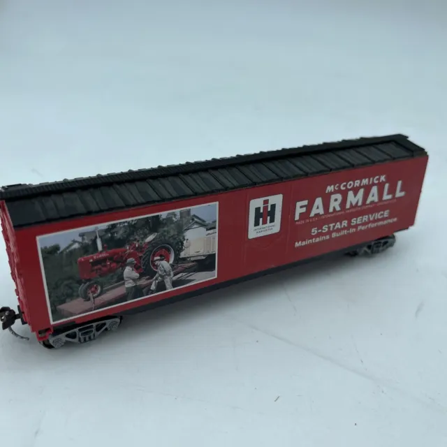 Bachmann Hawthorne Train car HO Scale Mccormick Farmall 5 star service