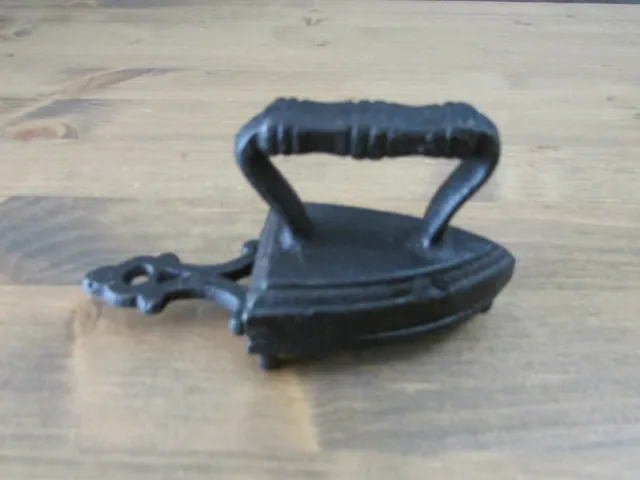 Vintage Miniature Cast Iron Sad Iron Salesman Sample Mini Flat Iron w/Trivet