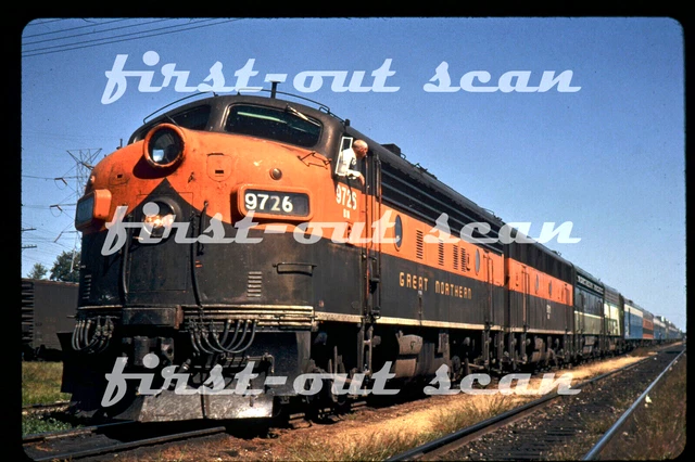 R DUPLICATE SLIDE - Great Northern GN BN 9726 Passenger Scene