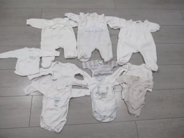 Ensemble bébé garçon : 3 pyjamas + 6 bodies + 1 cache coeur taille 0 - 3 mois