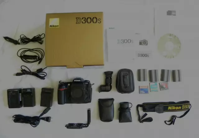 Nikon D300S 12.3 MP Digital SLR Camera Body Excellent condition W/ OEM Box