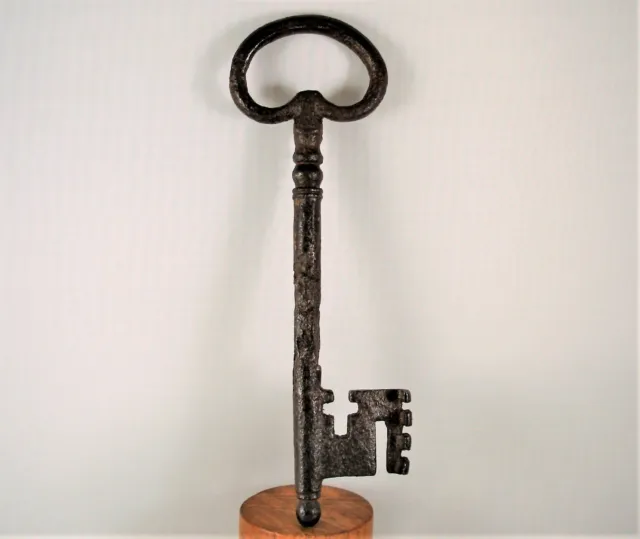 Antica Chiave iron skeleton key Clef Schlüssel, Italia, Lombardia, XVII Secolo 2