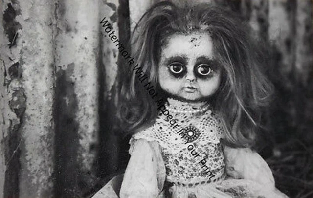 ODD BIZARRE STRANGE WEIRD CREEPY CRAZY FREAKY Scary Bad Doll VINTAGE PIC