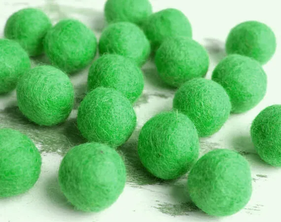2cm GREEN Felt Balls x20.Wool.Party Decor.Pom poms.Felt Ball. DIY Craft Beads