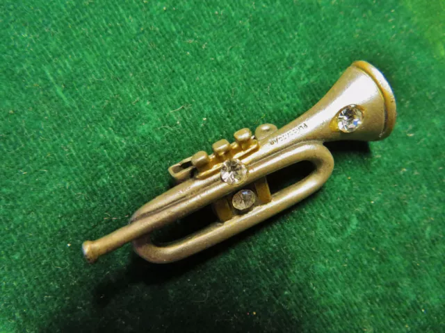 BROCHE ancienne TROMPETTE  INSIGNE en plaqué argent ART NOUVEAU