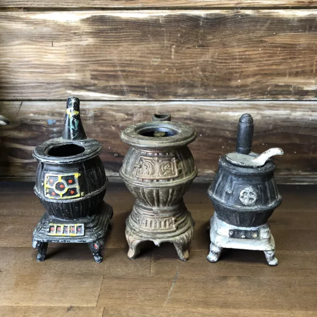 https://www.picclickimg.com/3LEAAOSwMOdjA-o4/3-Vintage-cast-iron-pot-belly-stove.webp