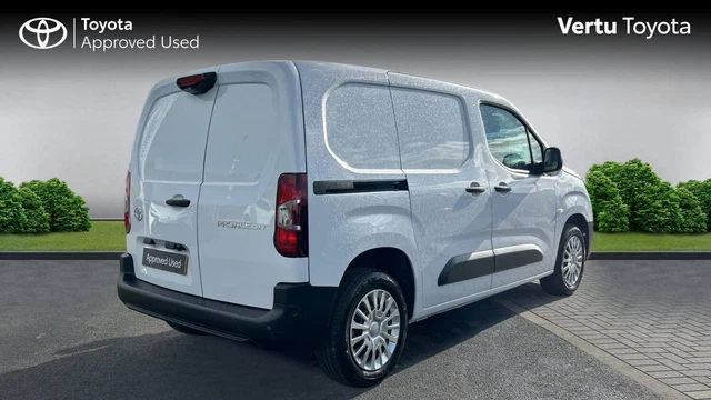 2026 TOYOTA PROACE 1.5D 100 Icon Van PANEL VAN DIESEL Manual £22,794.00 ...
