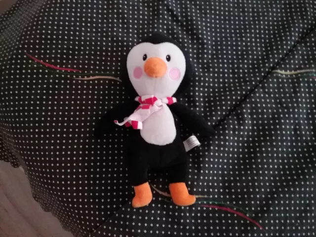 Süßer kleiner Plüsch Pinguin