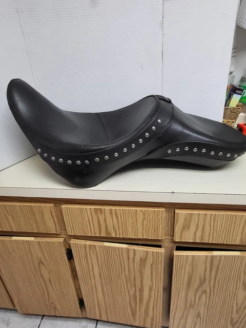 softail custom seat