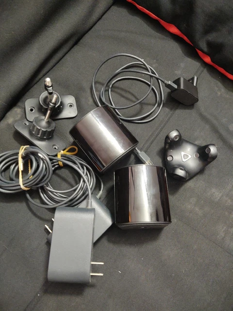 Lot Of 2 HTC Vive Pro SteamVR Base Station 2.0 And 1 3.0 Tracker