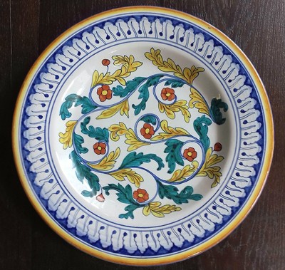 Grande piatto in ceramica di Castelli diametro 46 cm con scena pastorale 