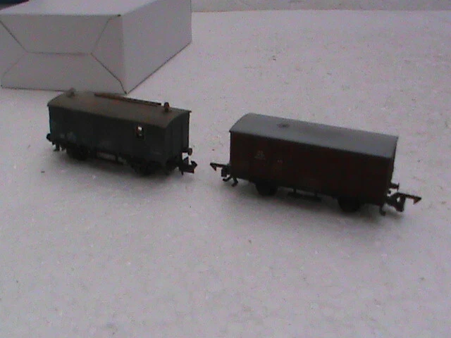 lot de 2 wagons marchandises ECHELLE N ARNOLD/WAG COUVERT DB