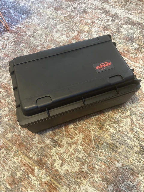 SKB 1SKB-iSF2U Injection Molded 2U Studio Flyer Rack Case